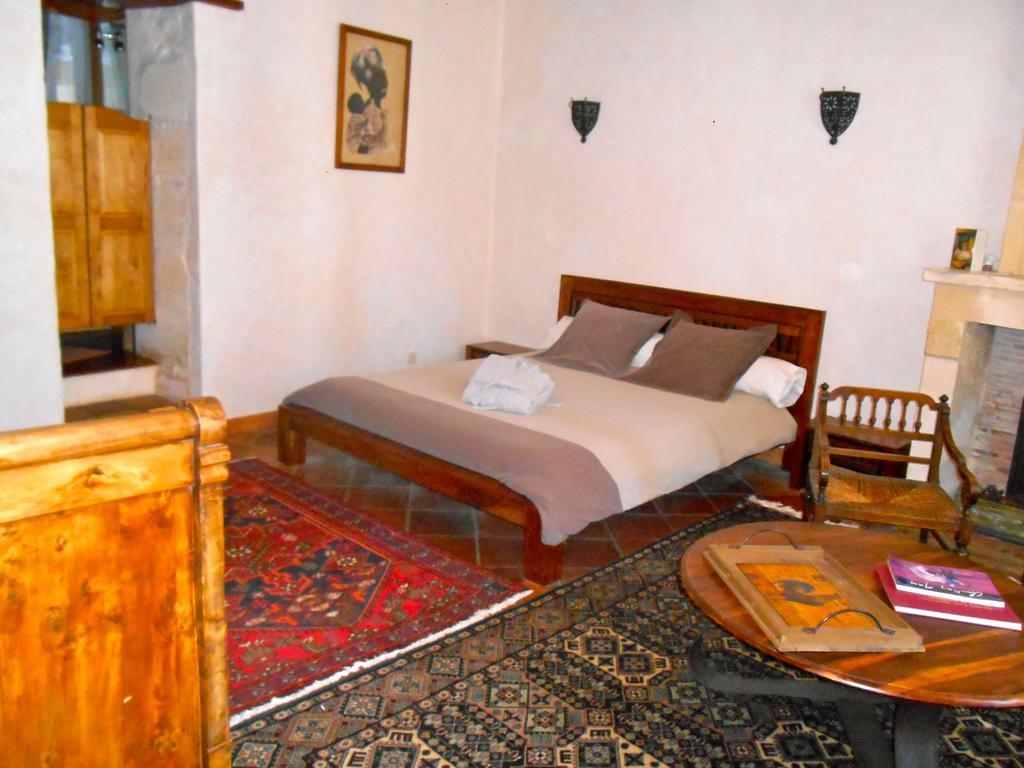 Bed and Breakfast Sous Les Marronniers Petit-Palais-et-Cornemps Zimmer foto